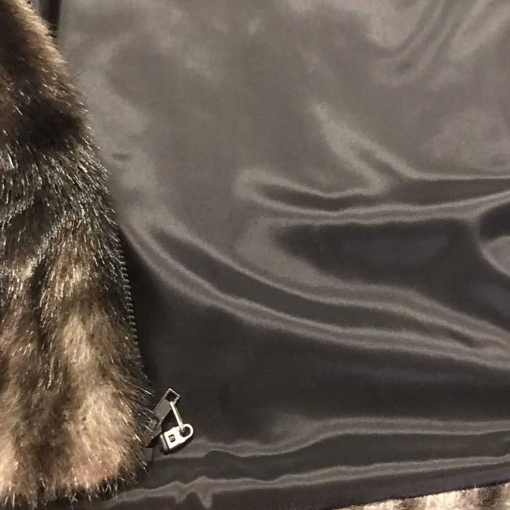 Gorgeous Fur Vest In Excellent Condition. - Picture 5 of 7